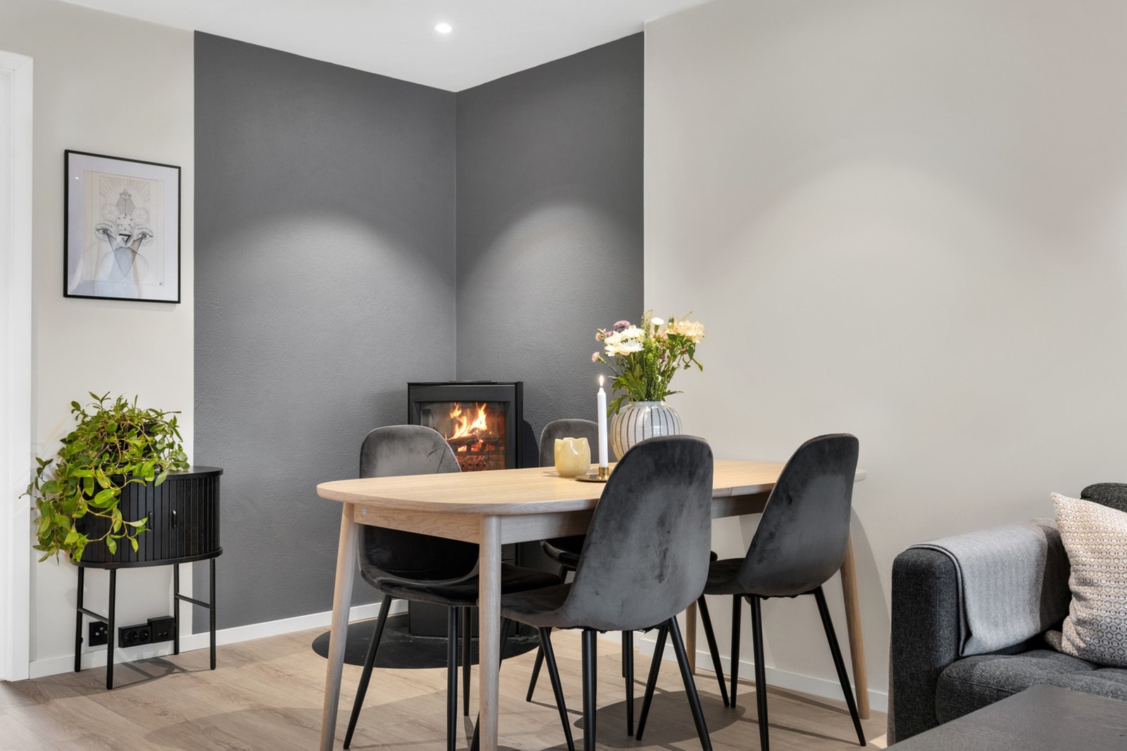 I tillegg er det dimbare downlights i tak. Galleribilde