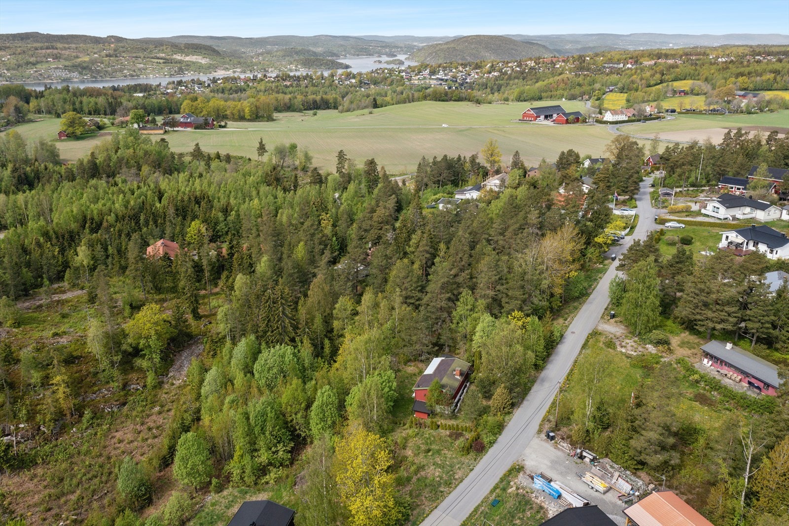 To ubebygde tomter på til sammen 1414,2 kvm. Galleribilde