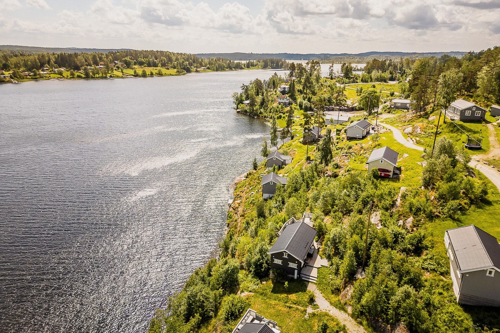Vinterstid er det mulighet for skiturer i marka og skøyter på isen. Galleribilde