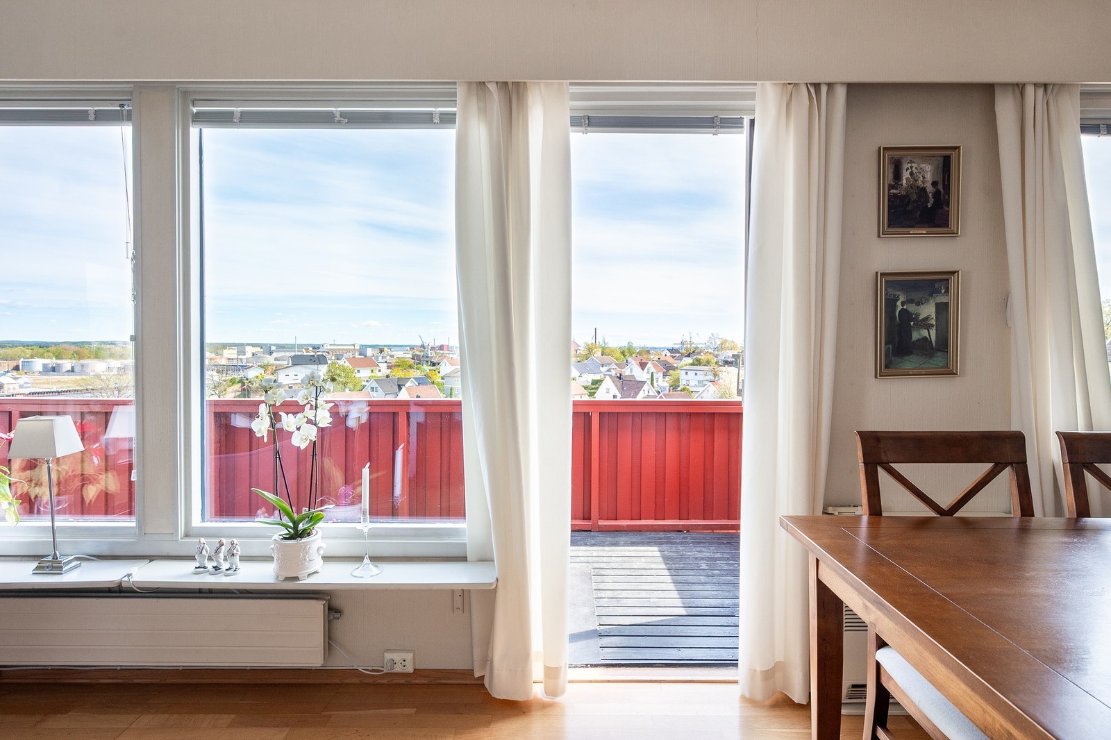 Utgang til terrassen mot sydøst. Galleribilde