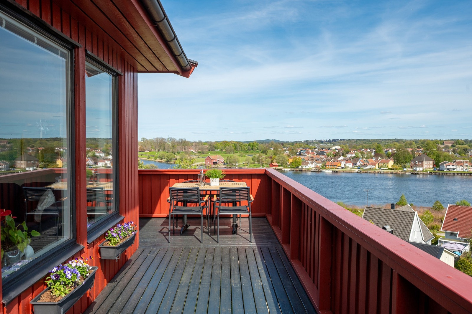 Dette er en fin uteplass å nyte middagen. Galleribilde