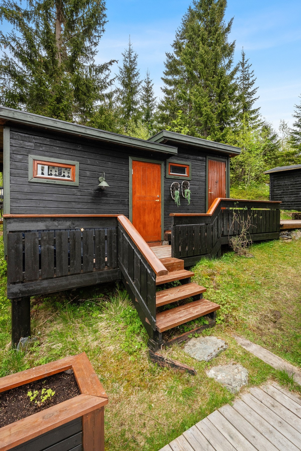 I 2007 ble det oppført en utebod og et hendig uthus med egen terrasse. Galleribilde