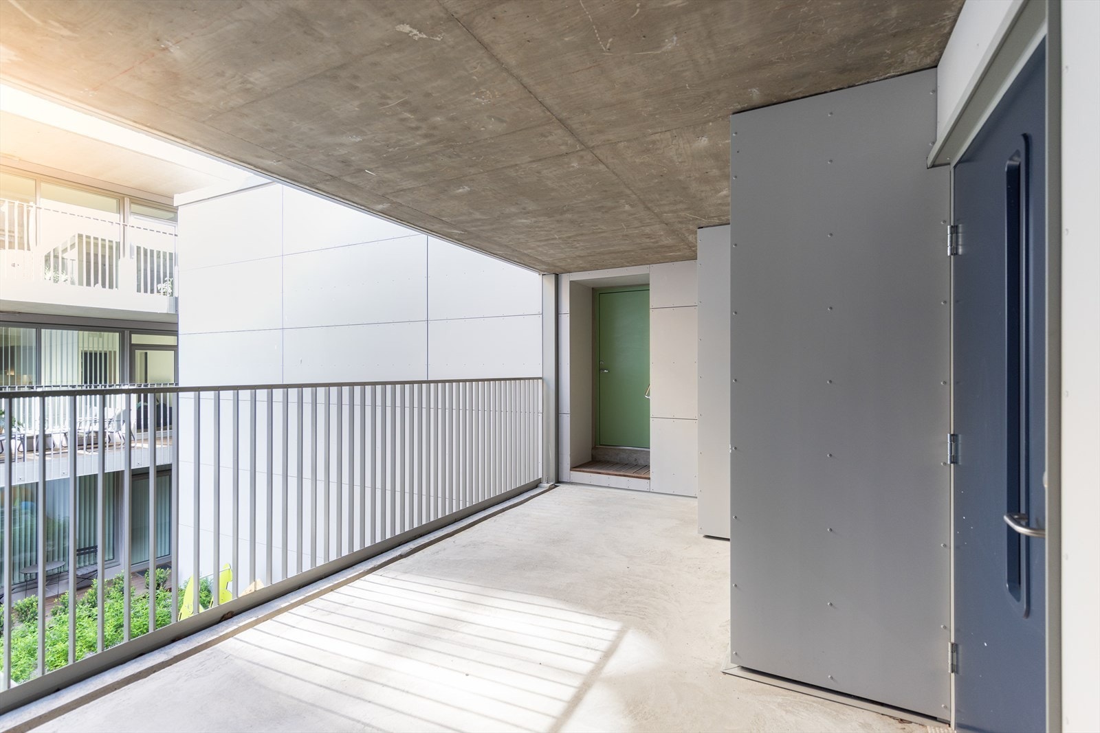 Det er enkel adkomst via både heis og trapp fra gateplan og garasjekjeller, som tar deg opp til leiligheten. Galleribilde