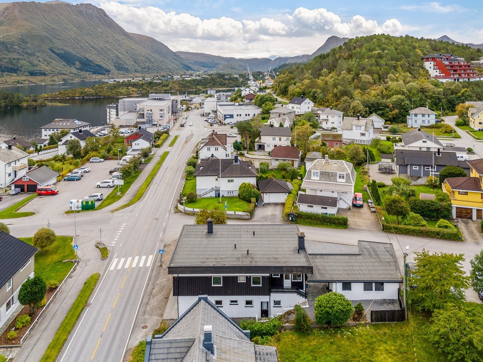 Gangavstand til butikker, skoler og idrettsanlegg fra boligen Galleribilde