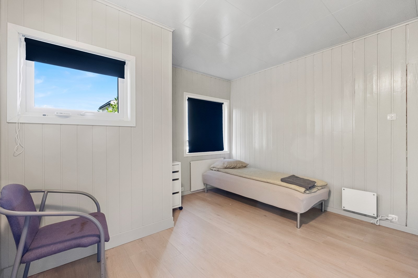 Soverom nummer 4 i første etasje (en tidligere bod er innlemmet som en del av dette soverommet) Galleribilde