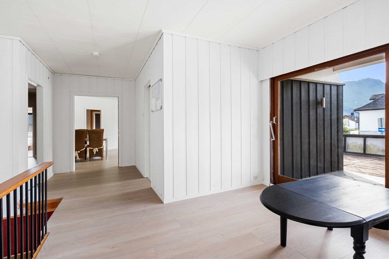 Gang med verandadør ut mot terrasse Galleribilde