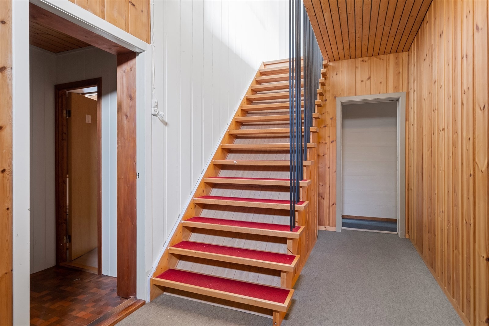 Gang i underetasje. Se gjerne virtuell visning for å gjøre deg bedre kjent med boligens planløsning Galleribilde