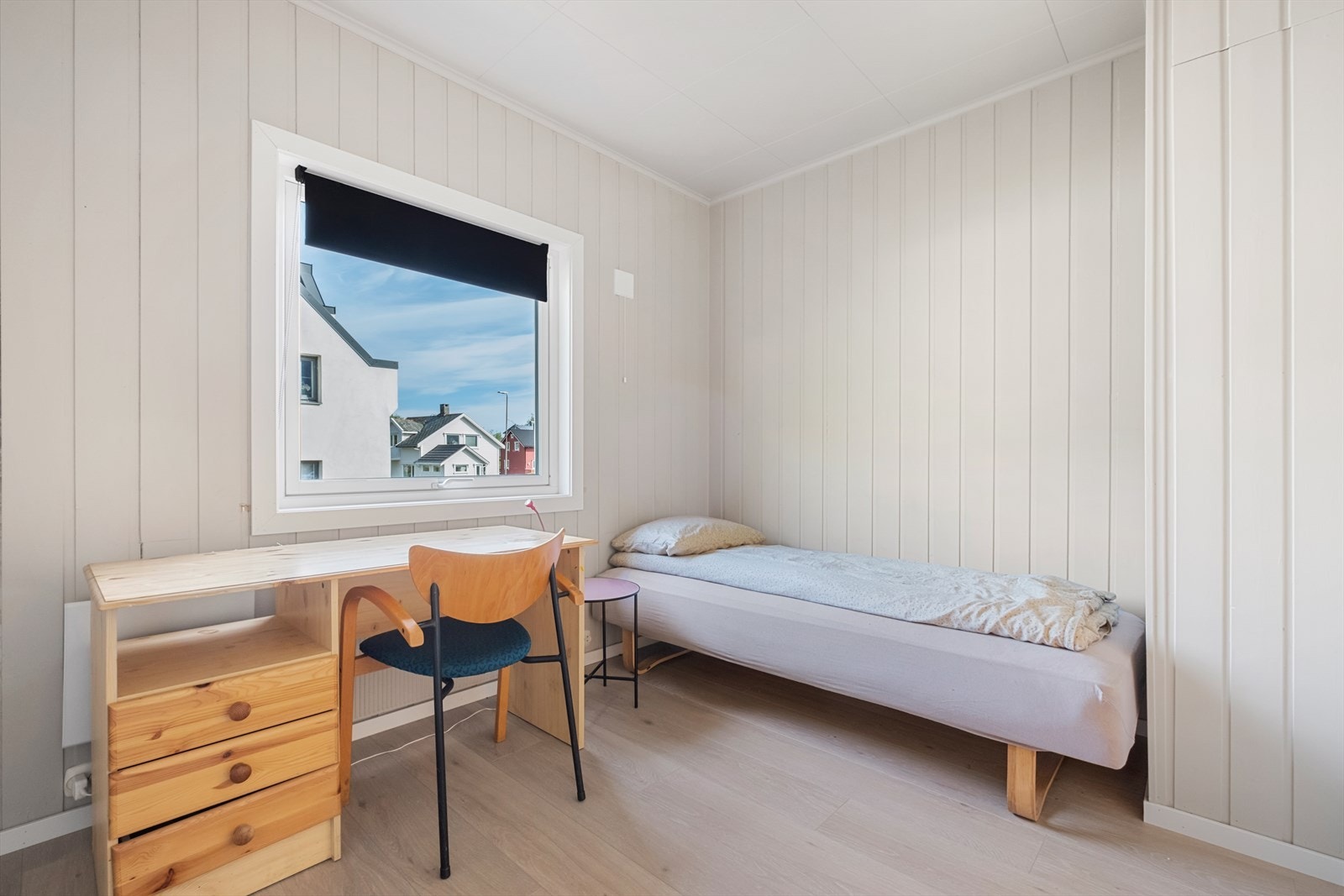 Soverom nummer 3 i første etasje (deler av dette er rommet er omgjort til gang for å lage ny adkomst til soverom 2) Galleribilde