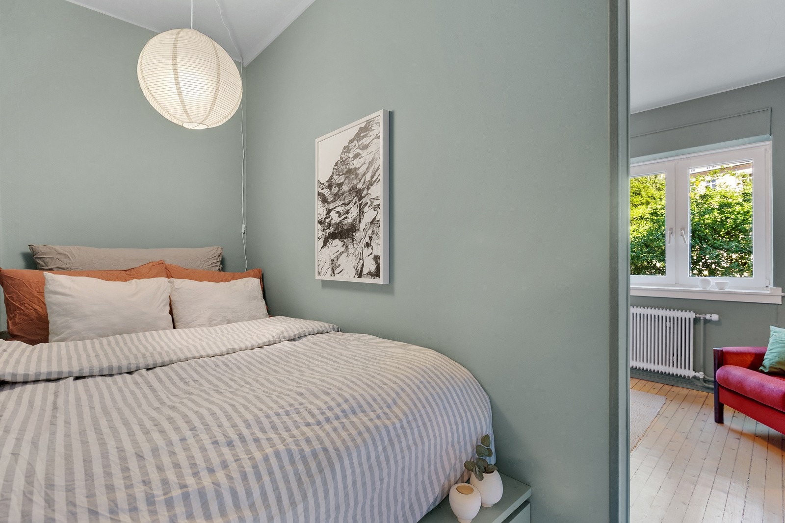 I stuen finner du også den lune sovealkoven. Galleribilde