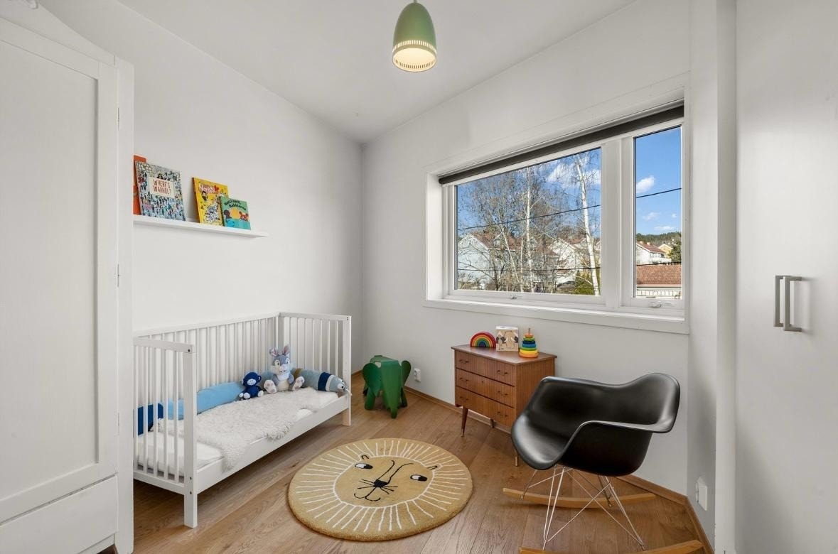 Soverom 1 i 2. etg. Dette rommet er i dag malt i fargen Minty Breeze fra Jotun. Galleribilde
