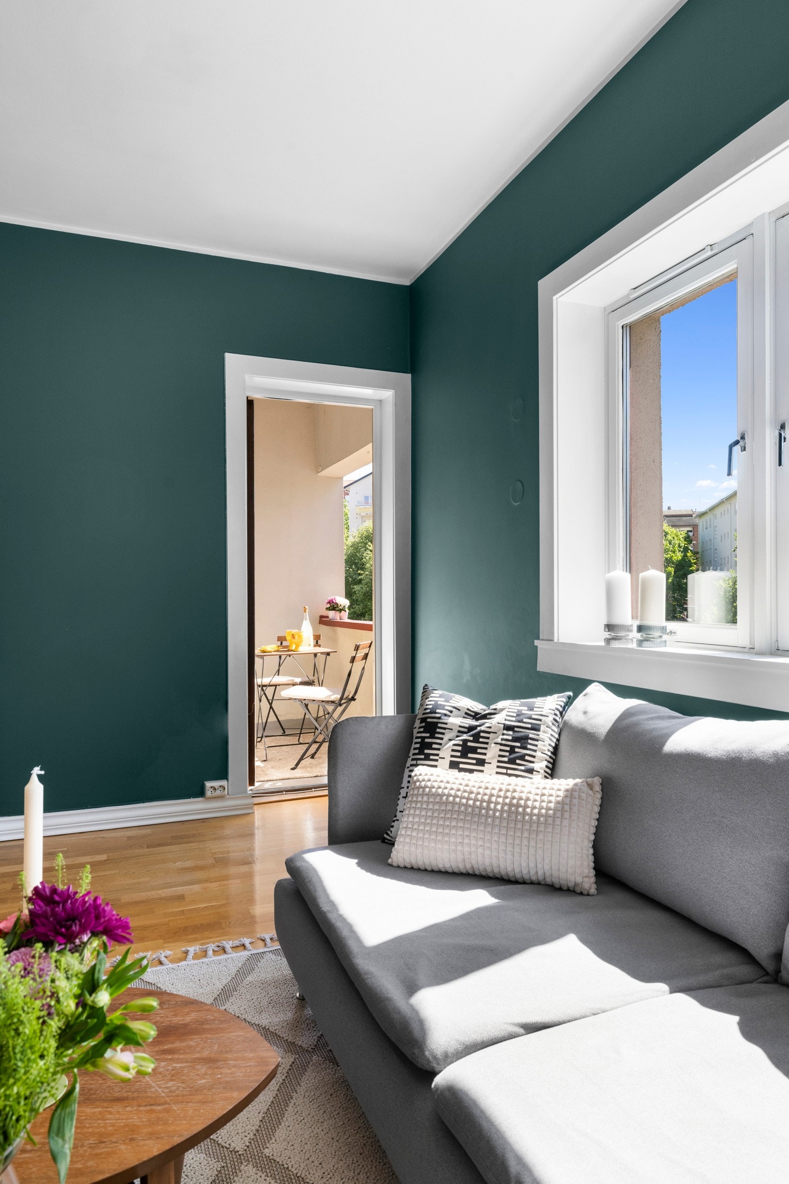 Stue mot balkongen Galleribilde