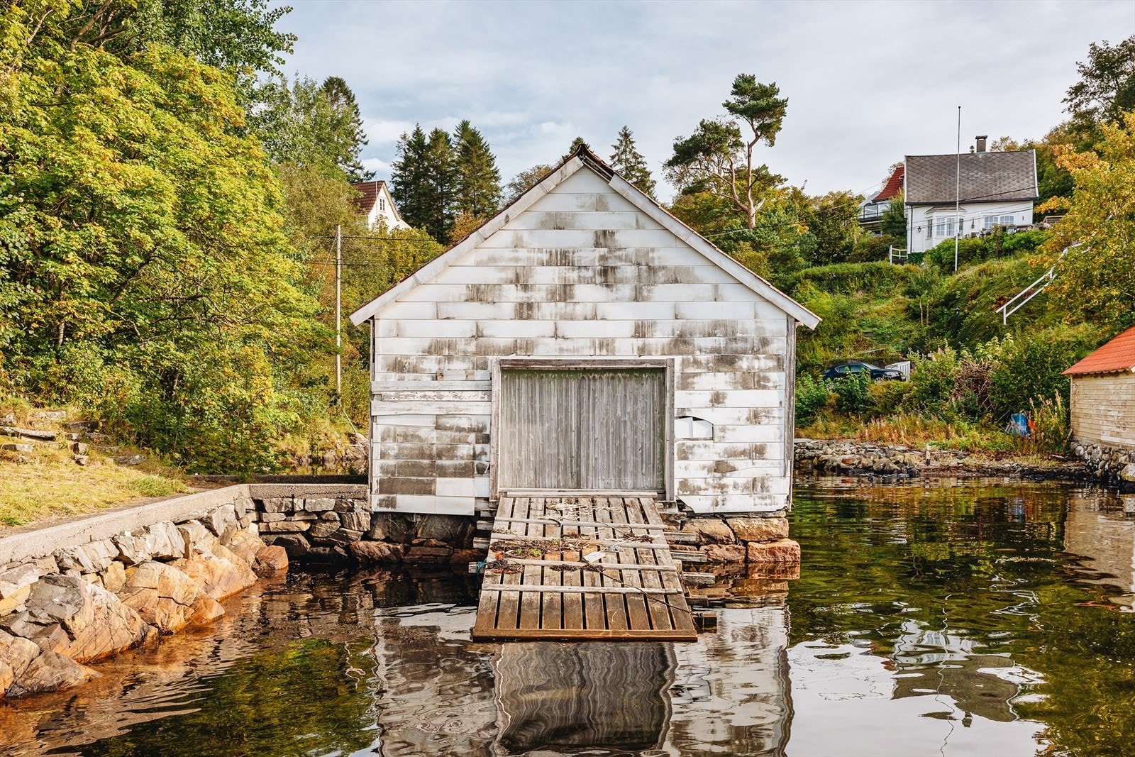 Eiendommen har naust. Galleribilde