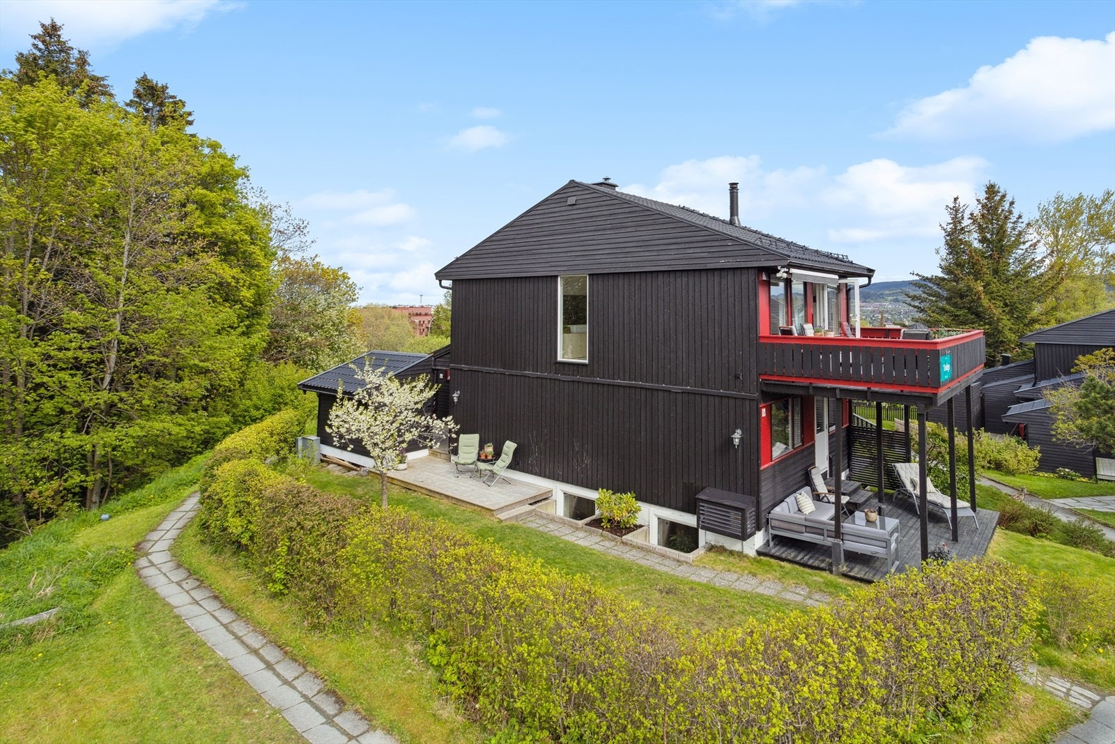 Et stilrent og lekkert enderekkehus med god og oppgradert standard. Galleribilde