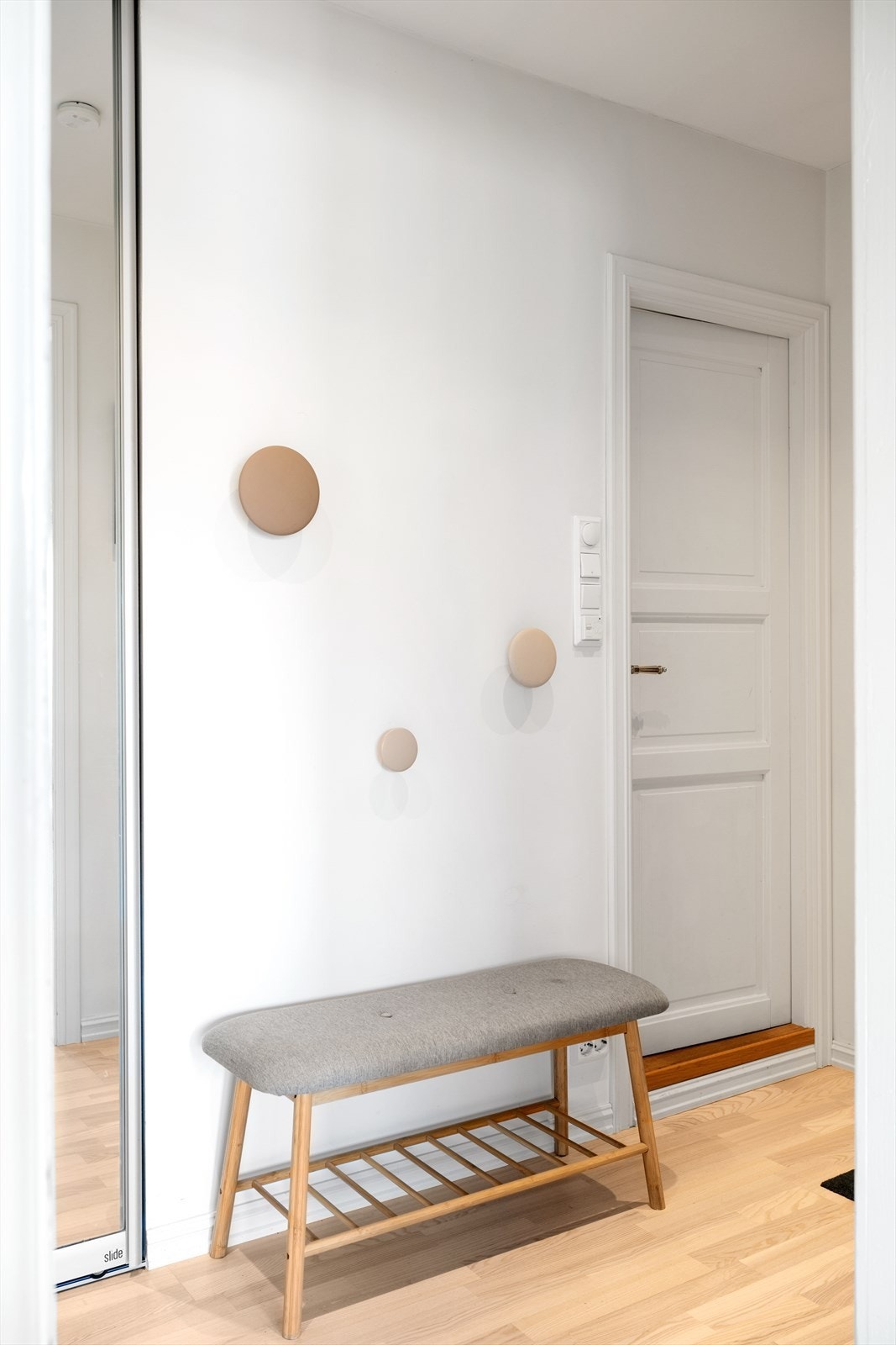 Gang/entré med skyvedørsgarderobe Galleribilde