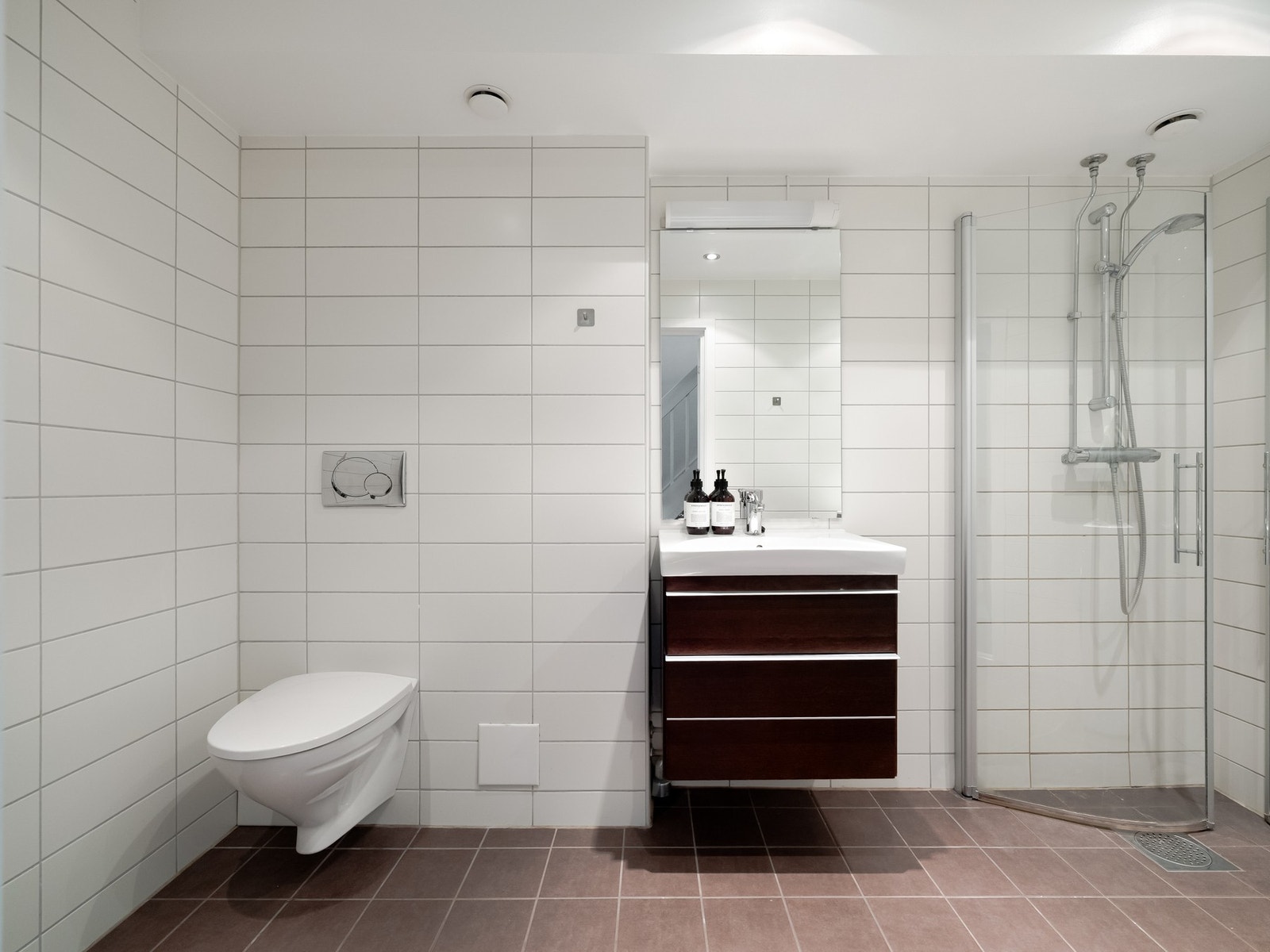 Baderommet både pent og flislagt, og er av god størrelse. Galleribilde