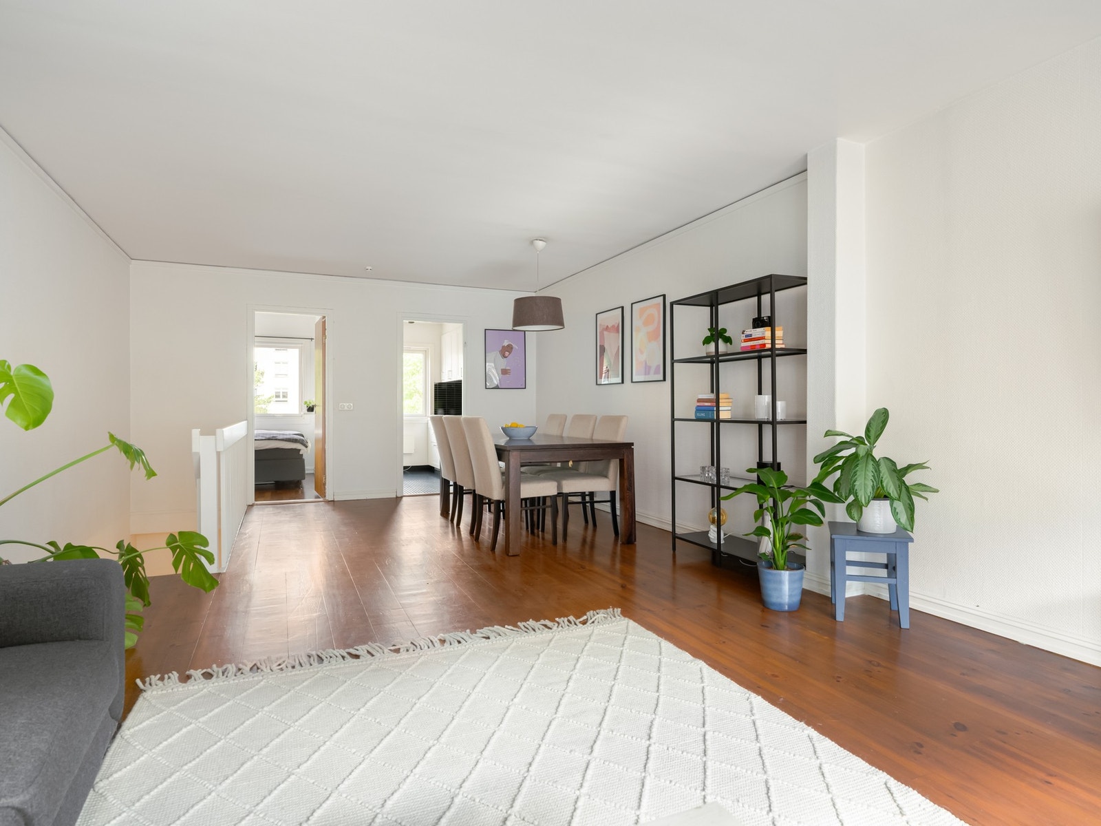 Fordi rommet er såpass stort egner dette seg meget godt for å flytte kjøkkenet ut og dermed få 3 soverom. Galleribilde