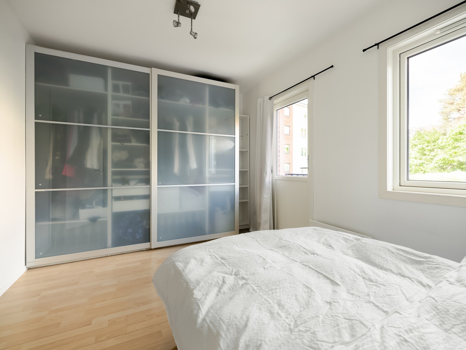 Med en mega-garderobe som vi ser. Galleribilde