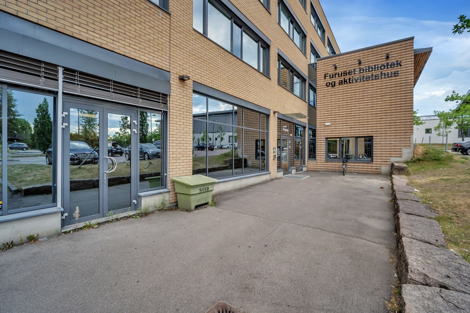 Furuset bibliotek og aktivitetshus like i nærheten. Galleribilde