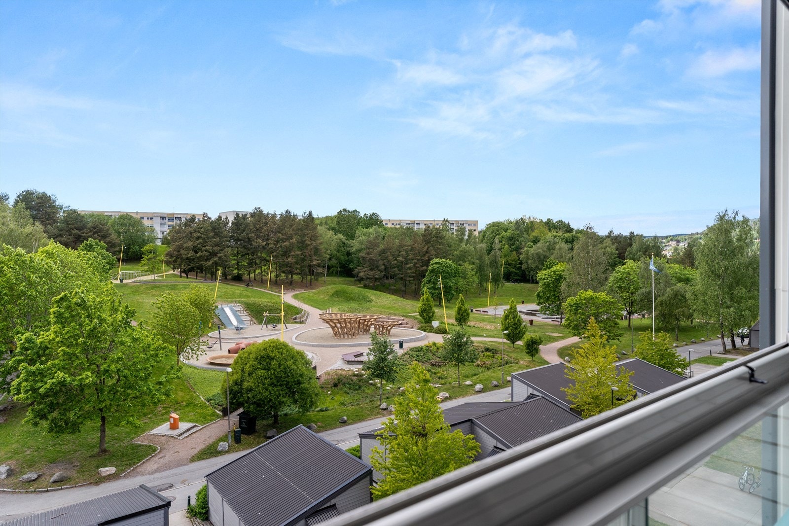 Store grøntarealer i området med fine turmuligheter Galleribilde