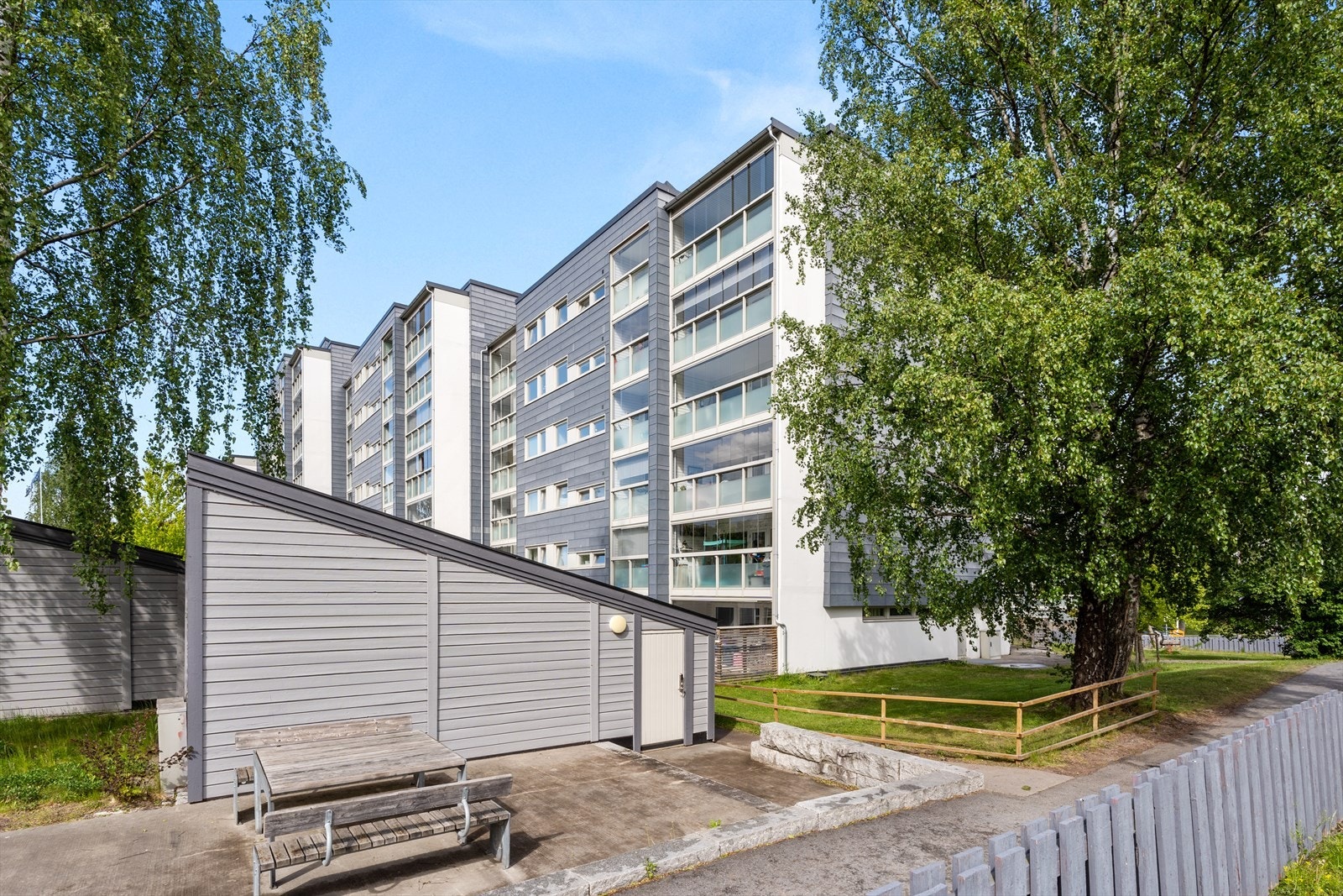 Attraktiv beliggenhet med nærhet til natur og fasiliteter. Galleribilde