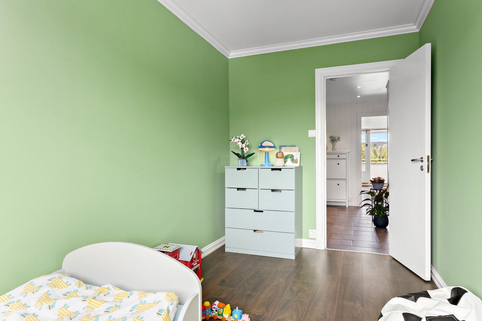 Soveromnet har god plass for ulike møbleringsmuligheter. Galleribilde