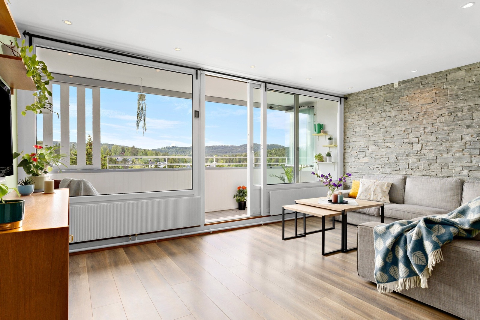 Camilla Schrøder ved Din Lokale Eiendomsmelger EIE har gleden av å presentere Ammerudveien 68! Galleribilde