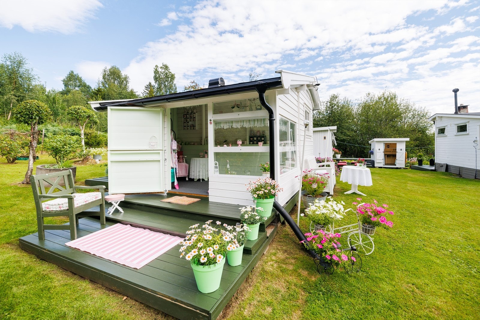 Baksiden av brakken. Galleribilde