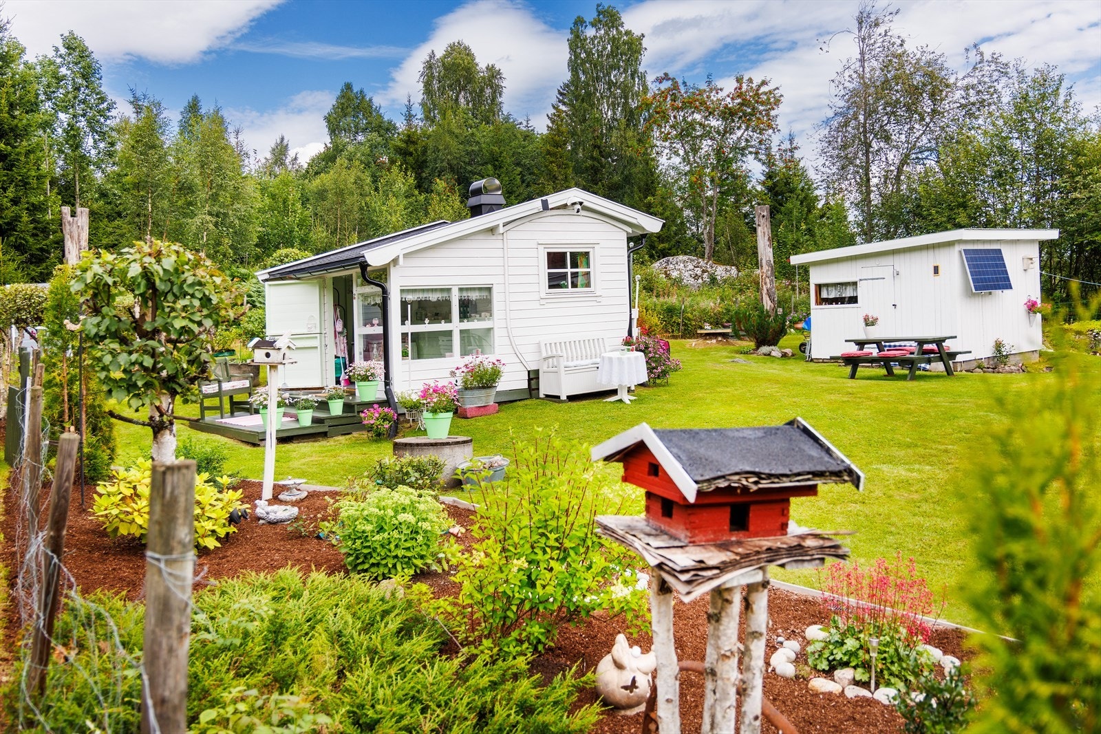 Hytte uten strøm og vann - med alternative vann og strømkilder. Galleribilde