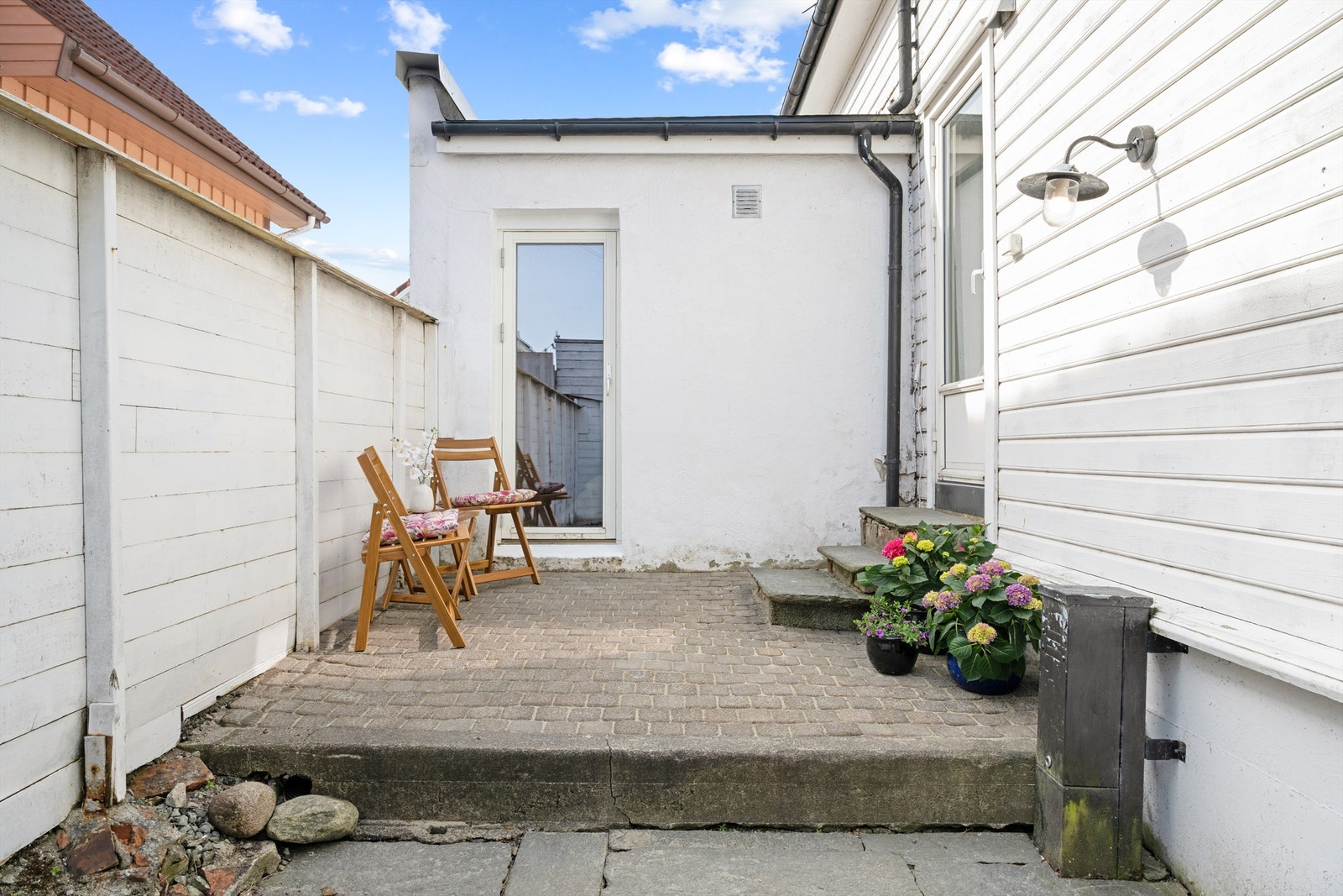 Denne boligen har eksklusiv bruksrett til plattingen av belegningsstein. Plattingen er nylig vedlikeholdt i vår Galleribilde