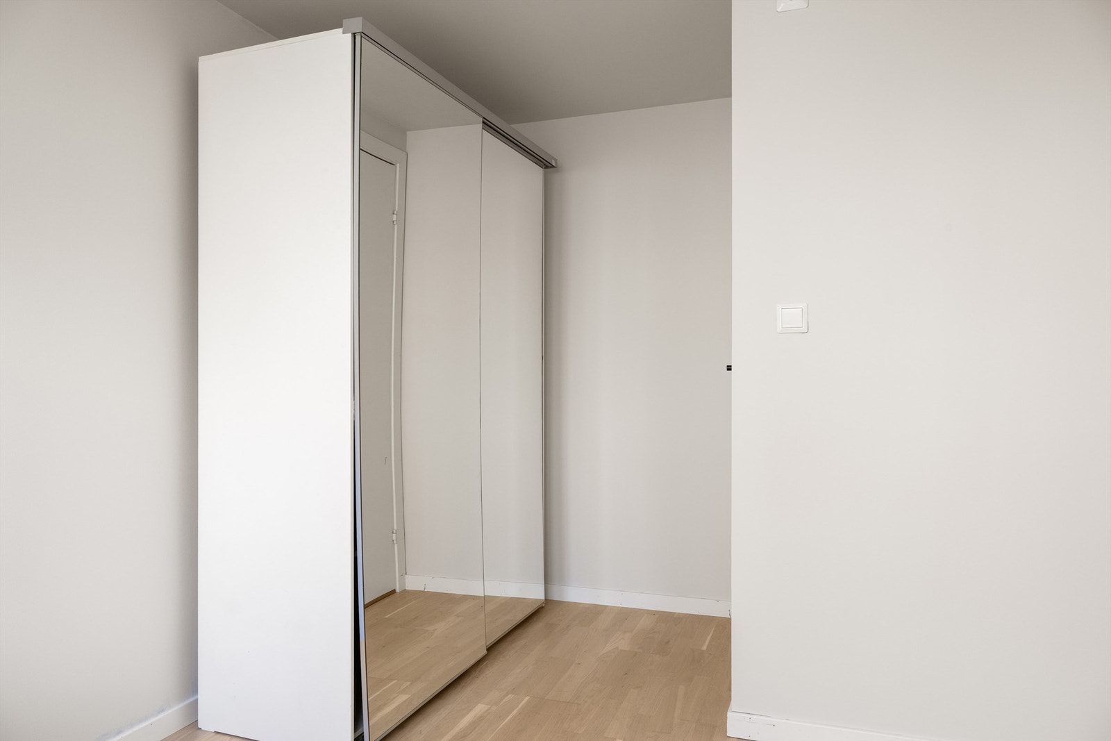 Det medfølger garderobeskap på to av soverommene Galleribilde