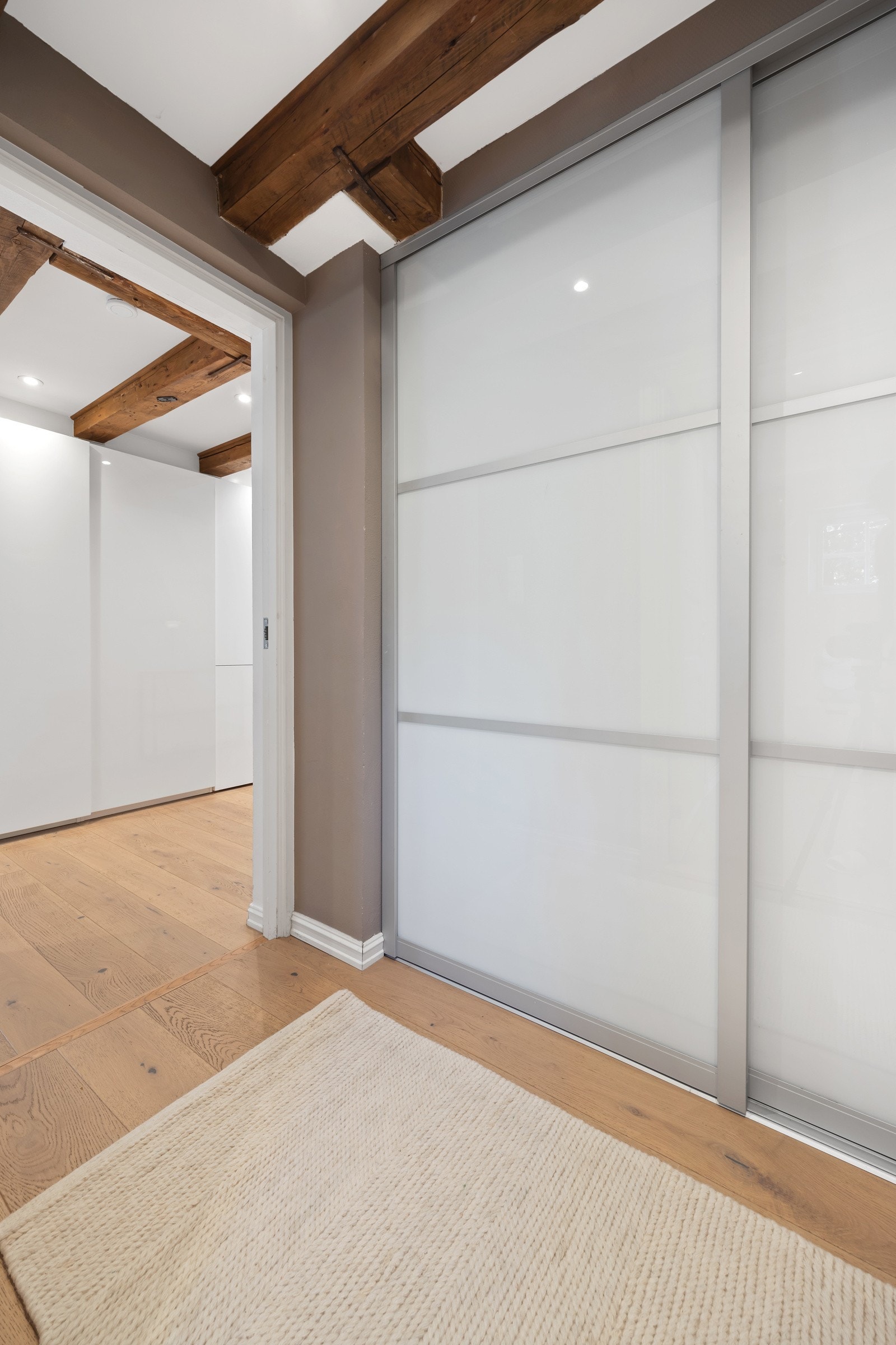 God oppbevaringsplass i underetasjen Galleribilde