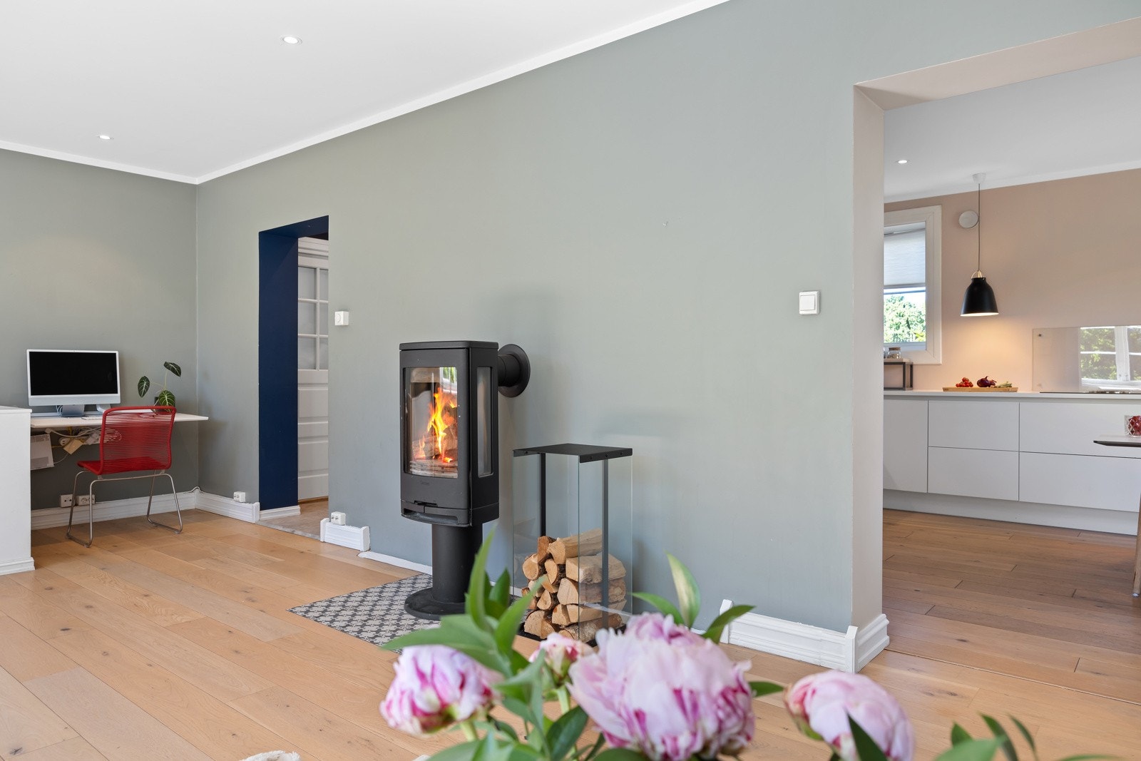 Peisovn som naturlig midtpunkt i stuen Galleribilde