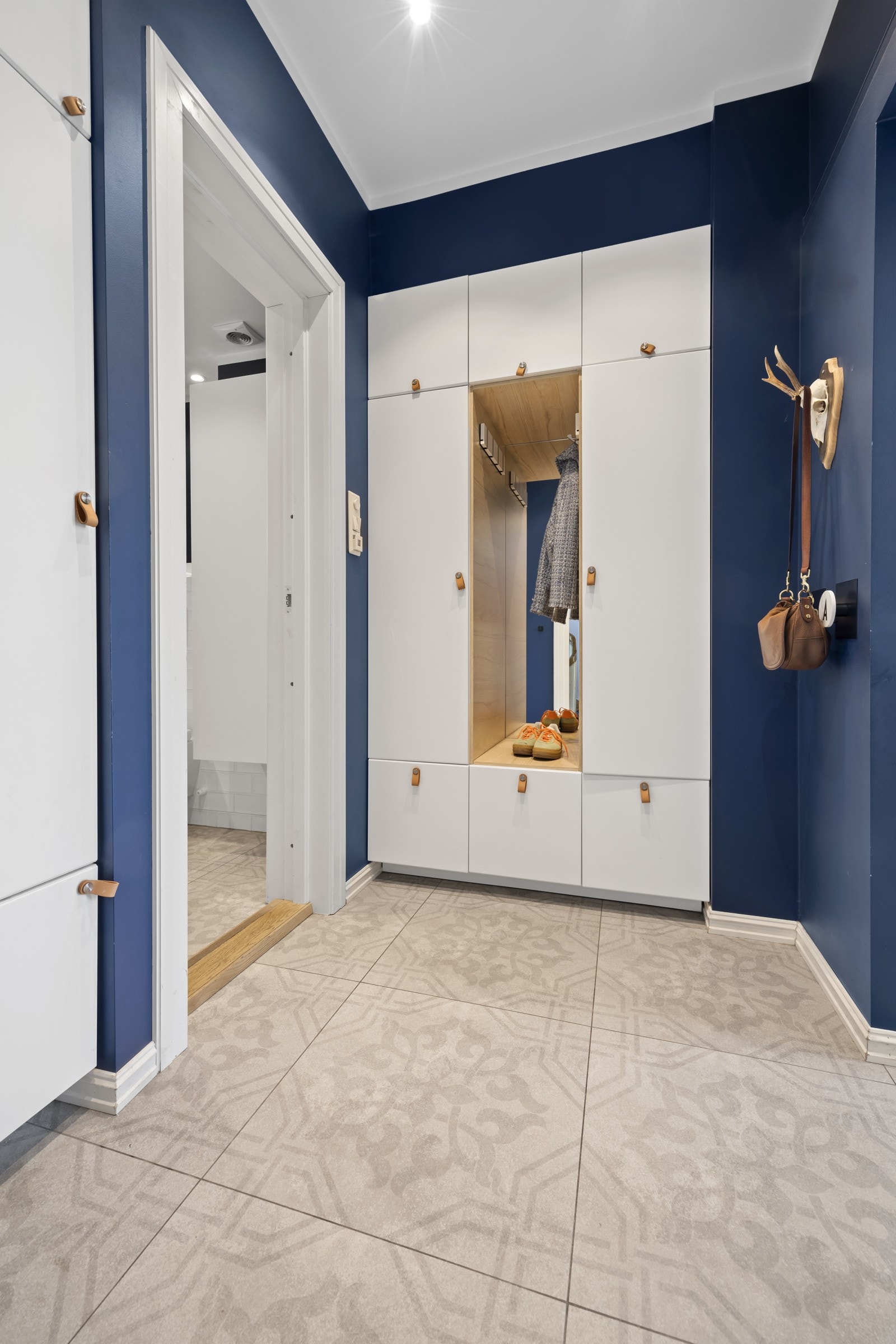 Smart garderobeløsning i entreen Galleribilde