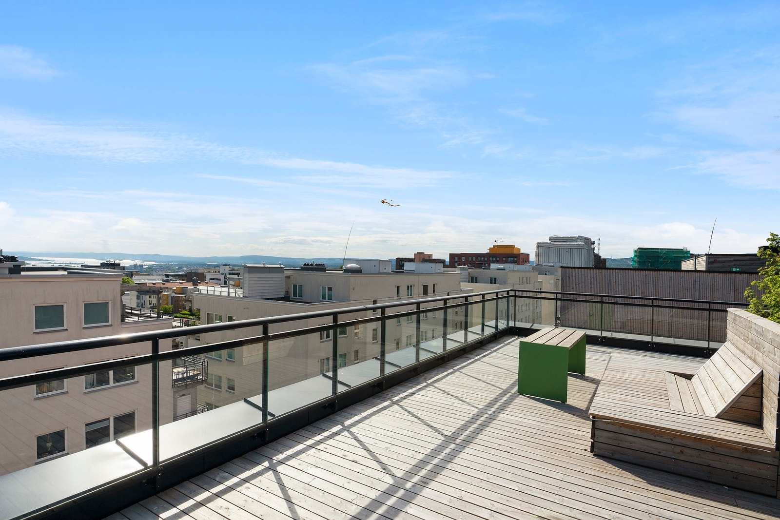 Boligblokken har en felles takterrasse som kan benyttes av samtlige beboere Galleribilde