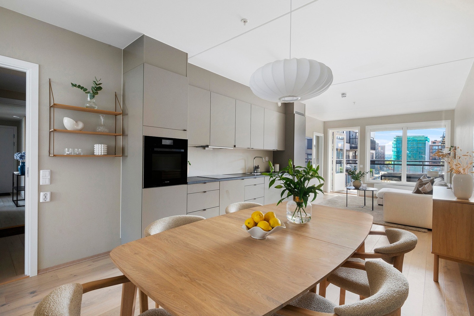 Velkommen til Børsteveien 7 - Presentert av Andreas Bock v/ EIE eiendomsmegling
Foto: Diakrit (Kristyna Hodakova) Galleribilde