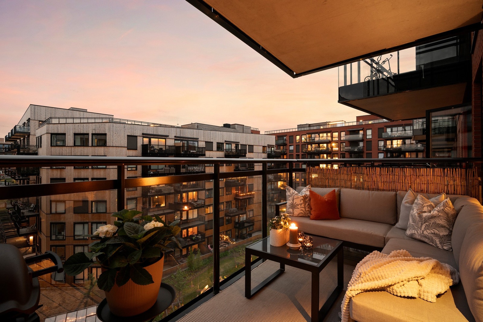 Dette er en stilren 3-roms leilighet fra 2023 med attraktiv beliggenhet på Løren Galleribilde