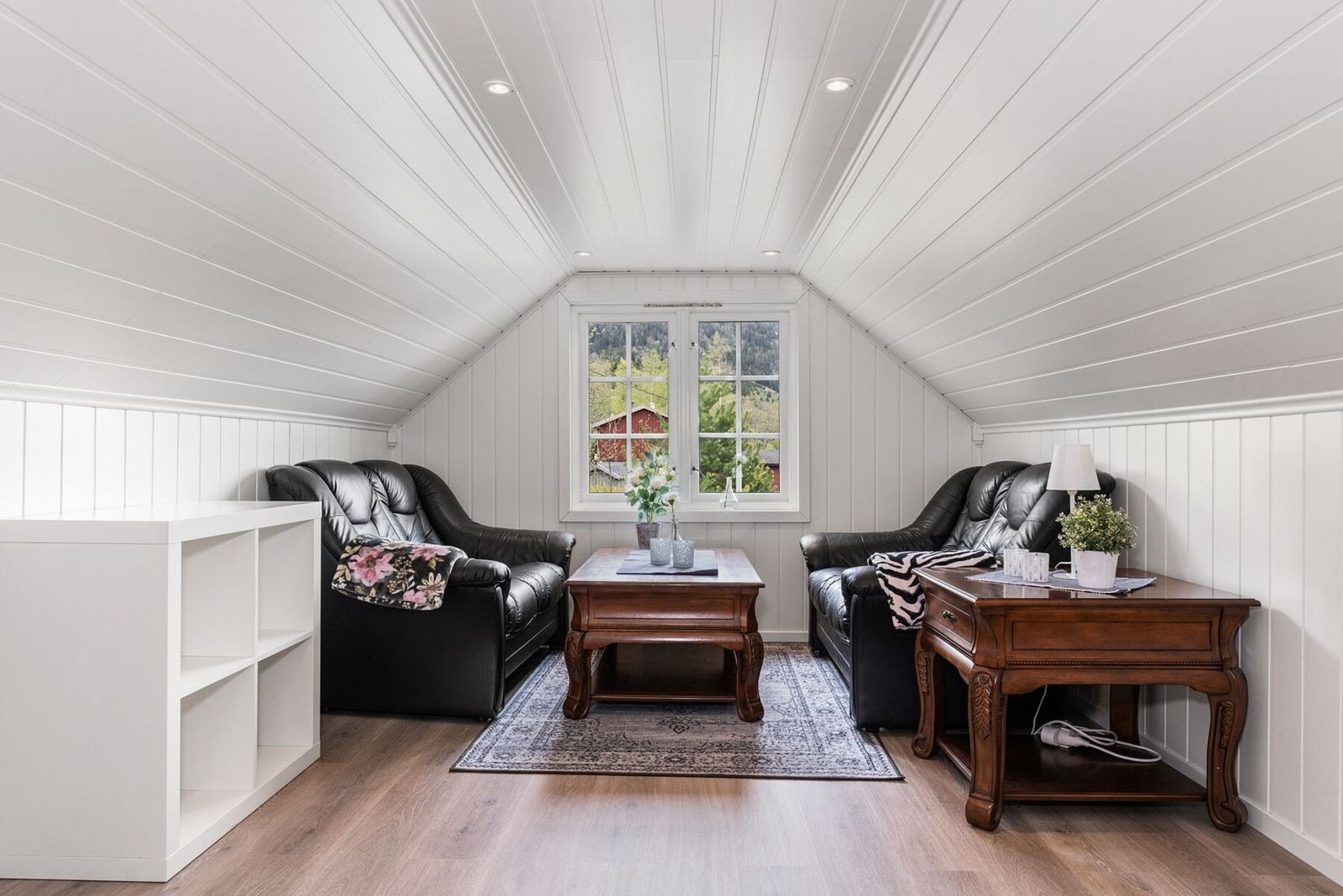 Rom over garasjen er innredet. Galleribilde