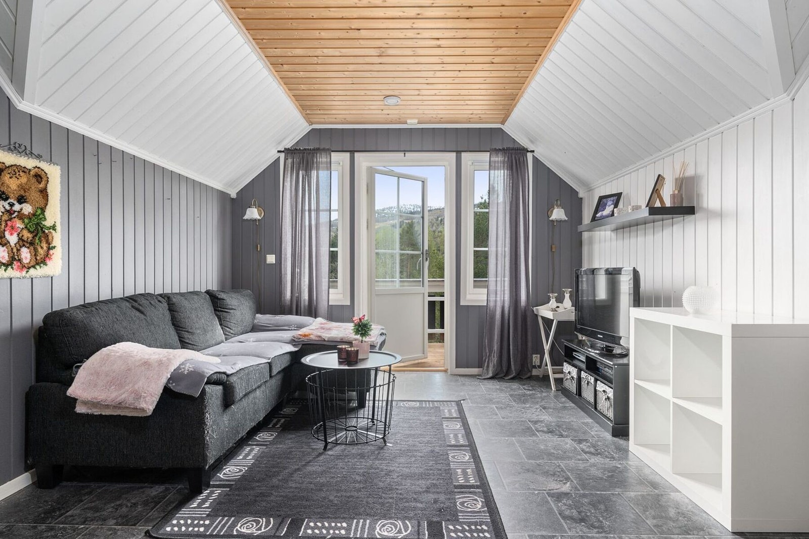 Ekstra oppholdsrom som fungerer perfekt som TV-stue, ungdomsrom eller hjemmekontor. Galleribilde