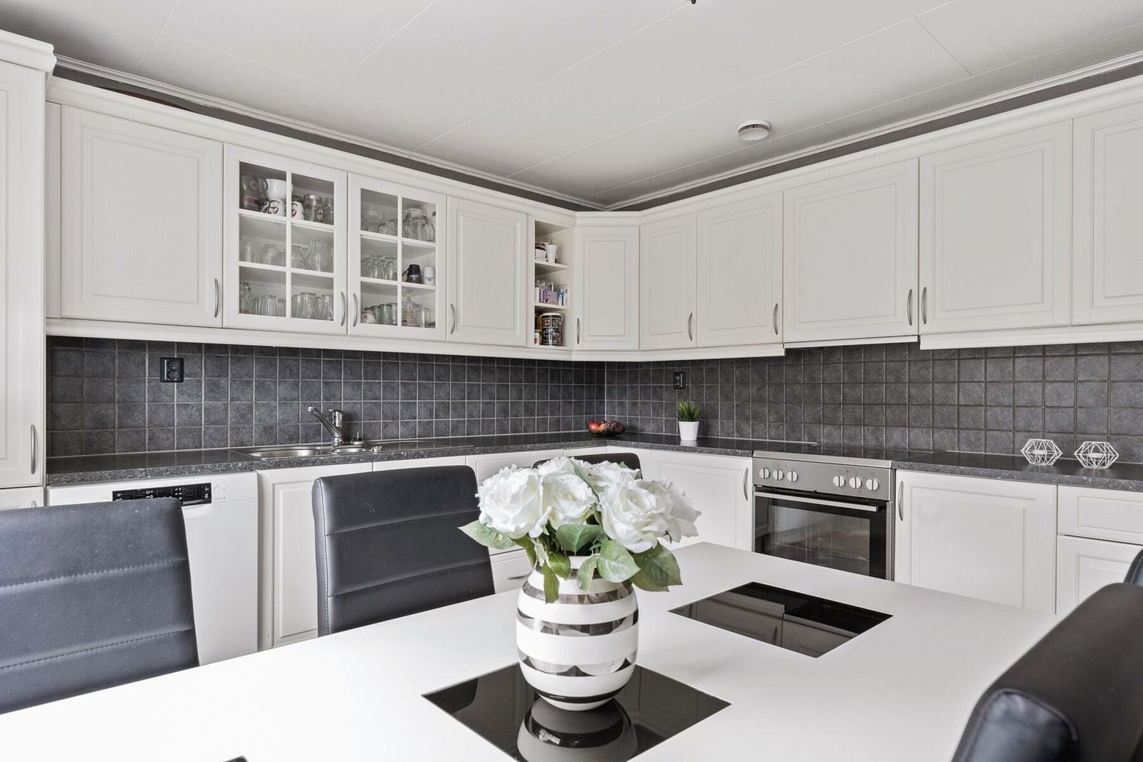 Et brukervennlig og velholdt kjøkken for den som liker å lage mat. Galleribilde