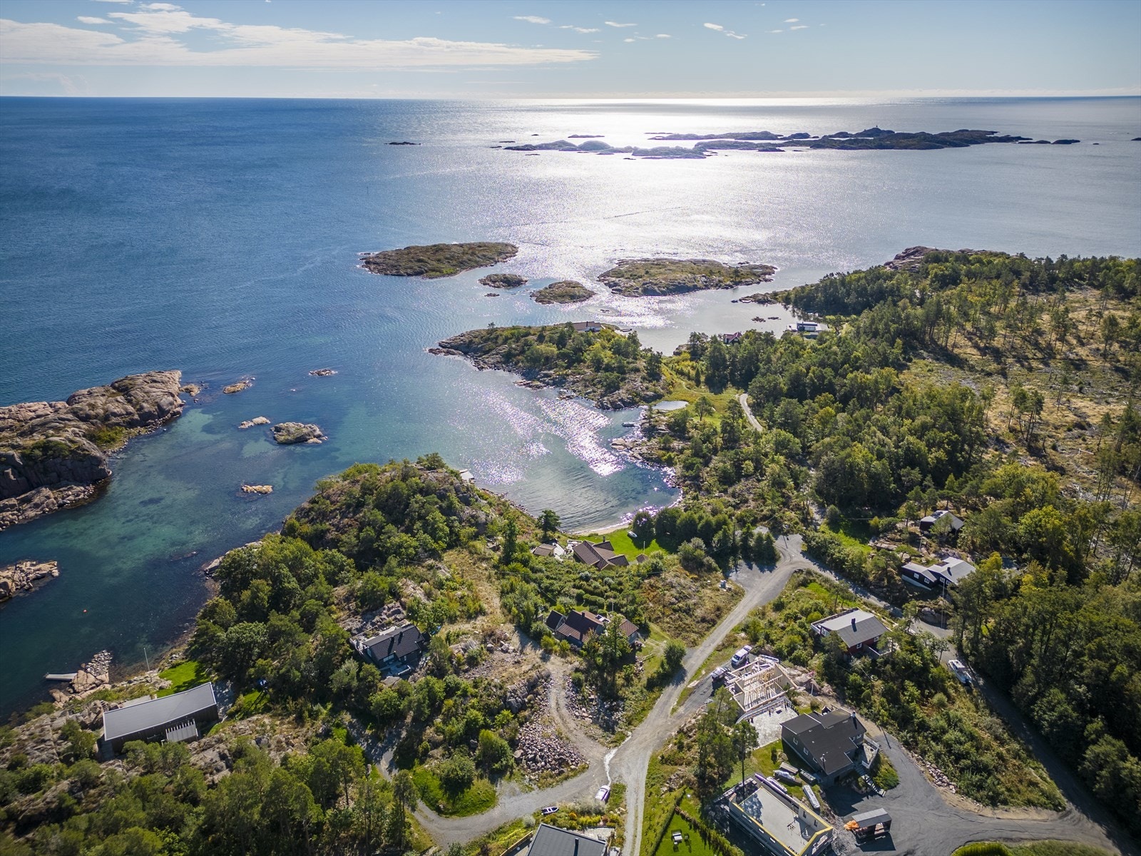 Fevik er kjent for sine flotte strender og Grefstadvika samt Strand Hotel er av de meste populære. Galleribilde