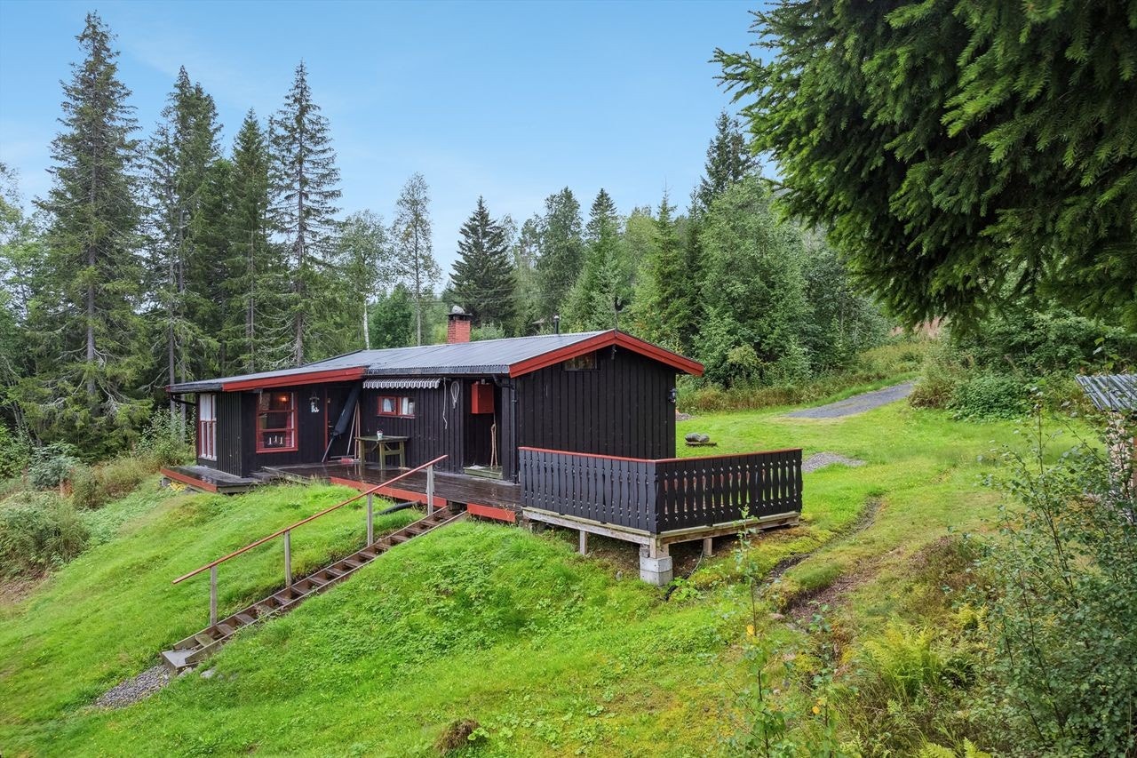 Eiet tomt på ca. 6 237,2 m². Galleribilde