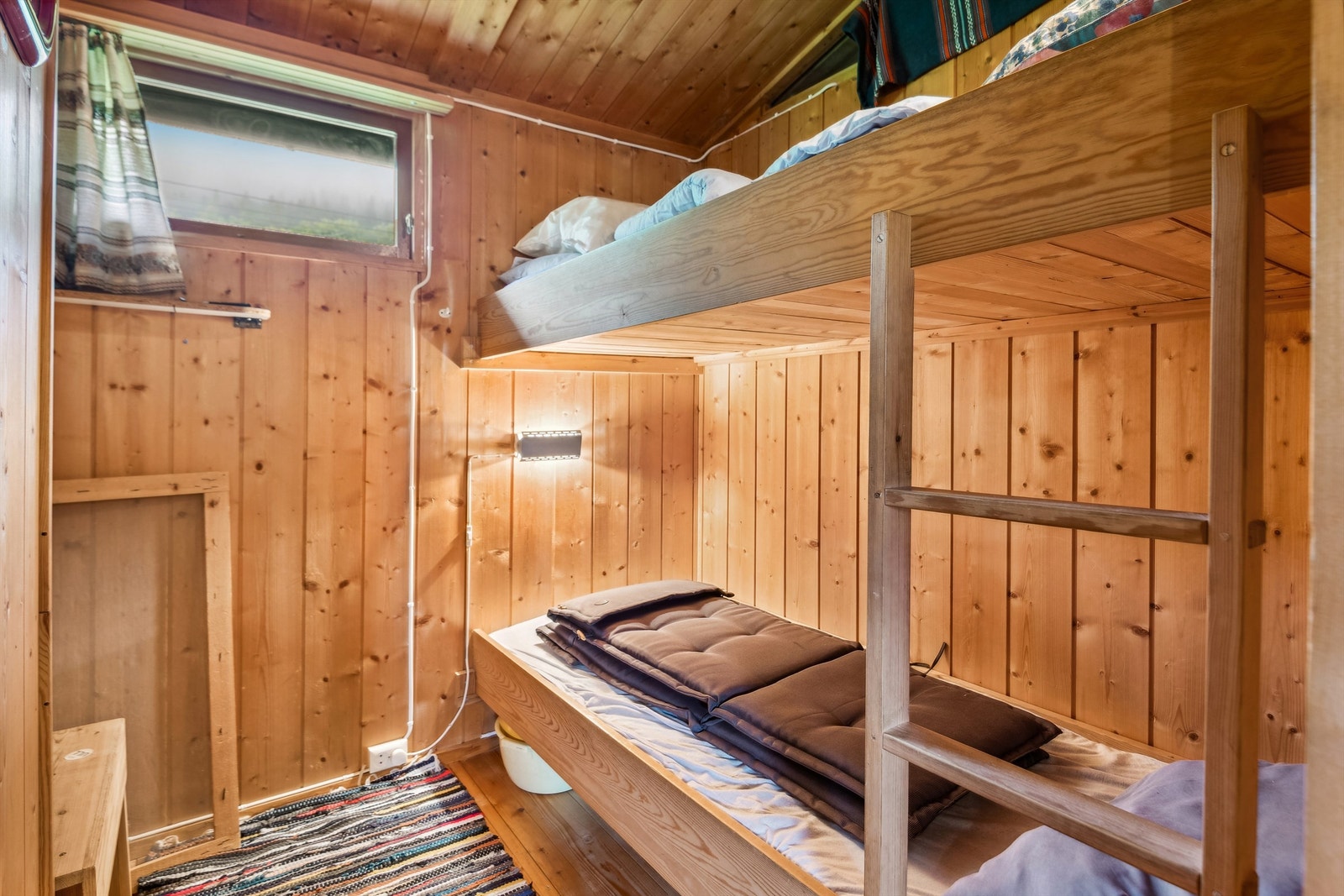 Det er to soverom i hytta. Galleribilde