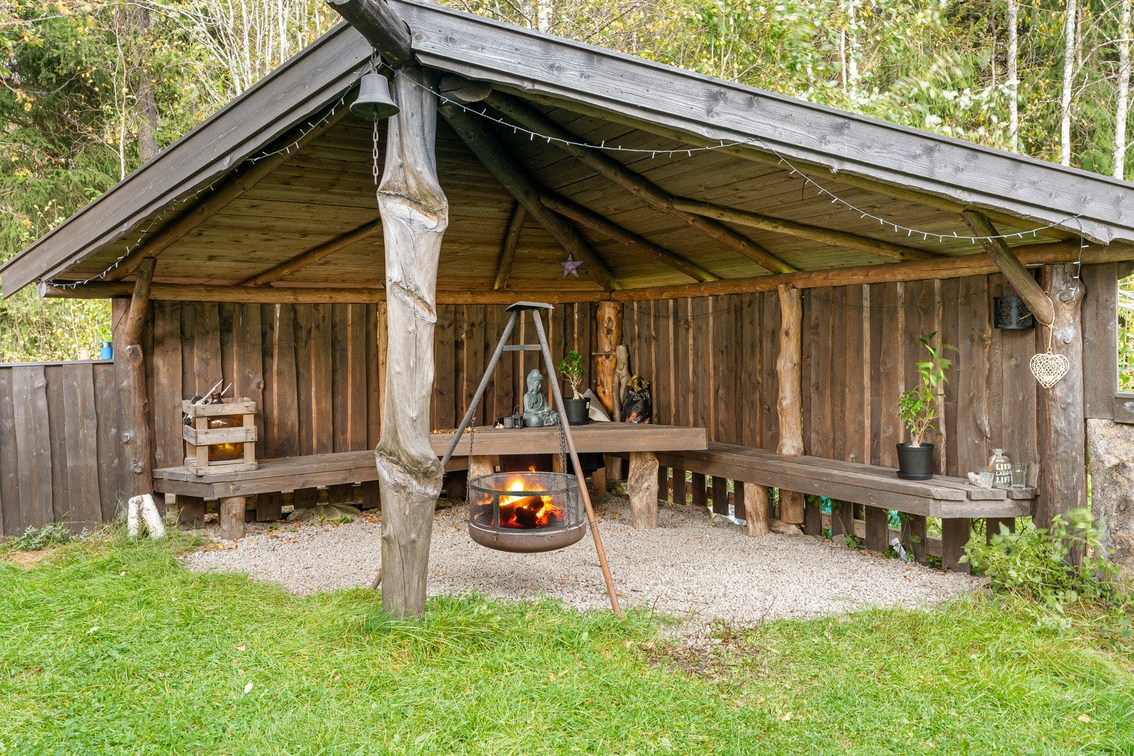 Hyggelig uteområde perfekt for sosiale sammenkomster Galleribilde