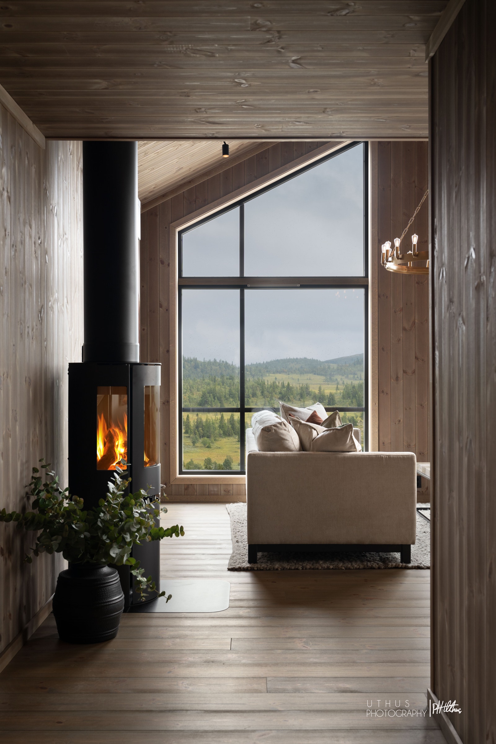 Den slående utsikten er det første som vil treffe deg når du entrer stuen Galleribilde