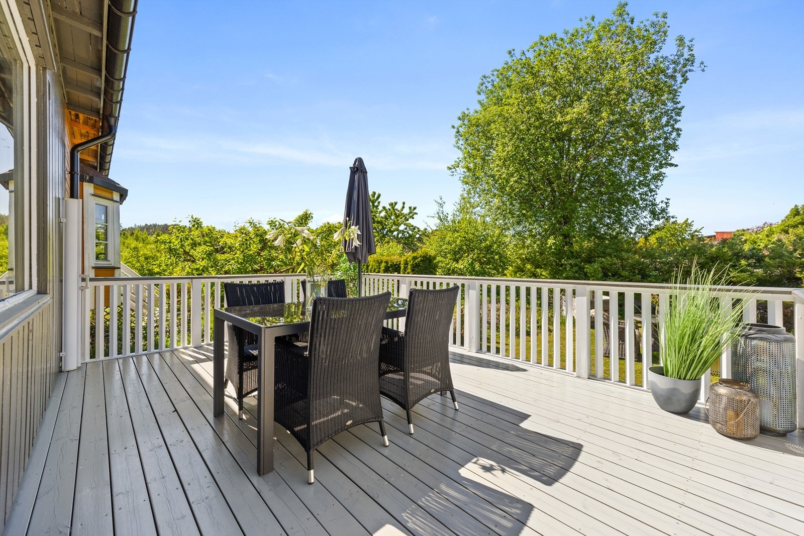 Her får du gode solforhold og flott utsyn mot grønne omgivelser. Galleribilde