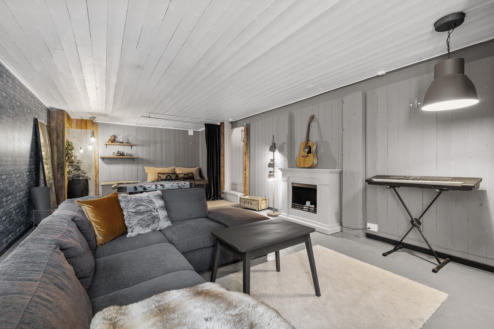 Varmepumpe sørger for behagelig temperatur året rundt. Rom ikke omsøkt/godkjent til varig opphold. Galleribilde