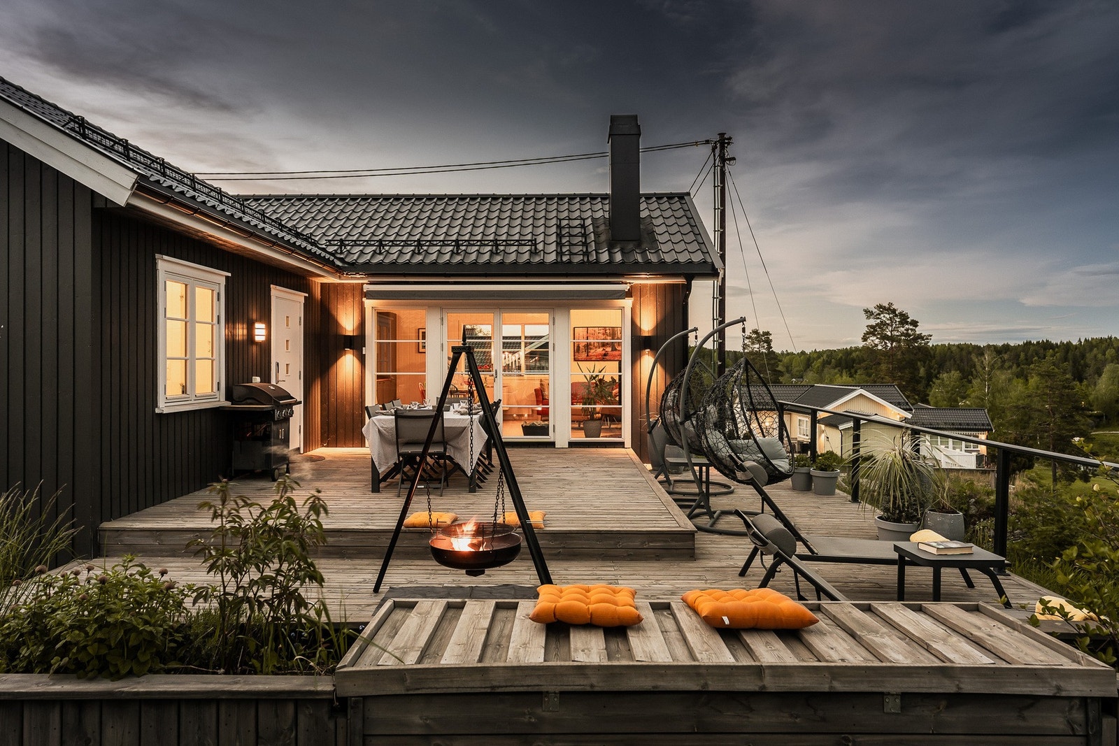 Her kan sommerdagene nytes til fulle med gjester og utendørs måltider rett fra grillen. Galleribilde