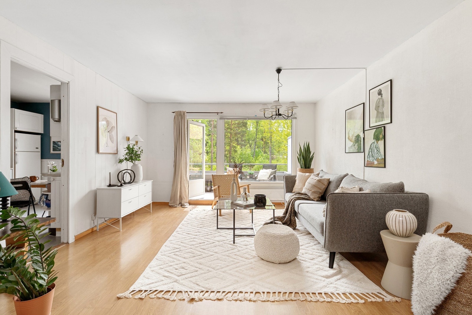 En luftig 4-roms over 2. plan beliggende tett inntil markagrensa på Vestli Galleribilde