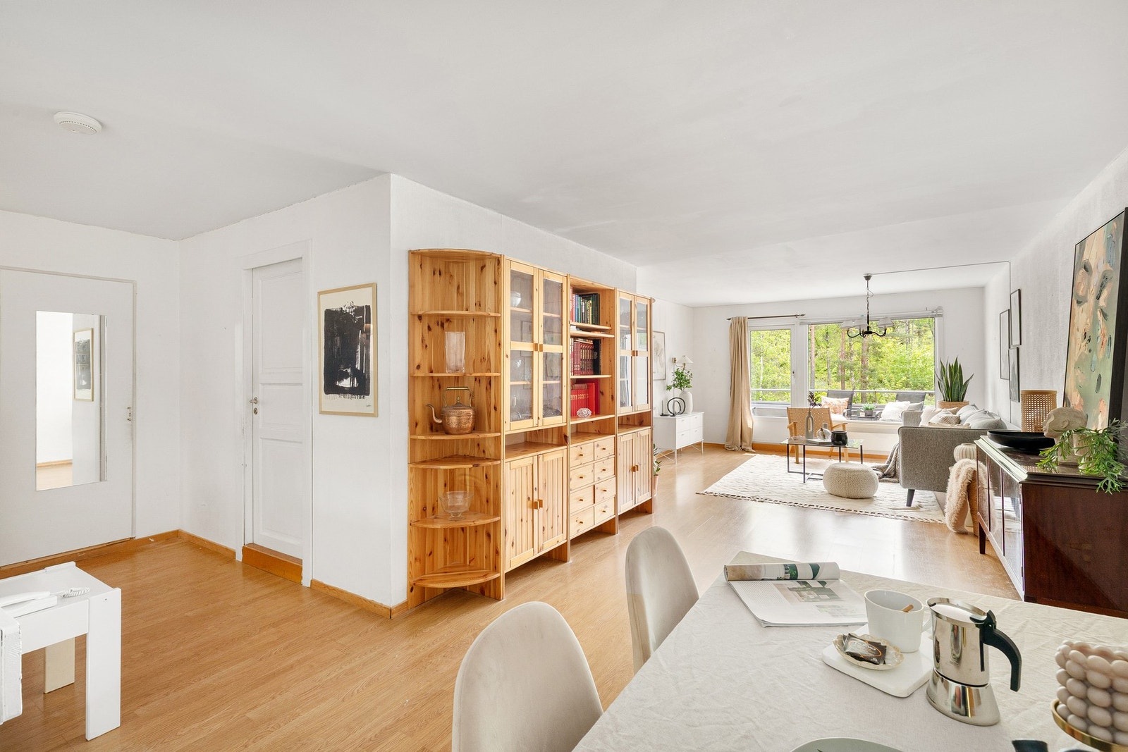 En meget romslig planløsning med god plass til å innrede i flere soner Galleribilde