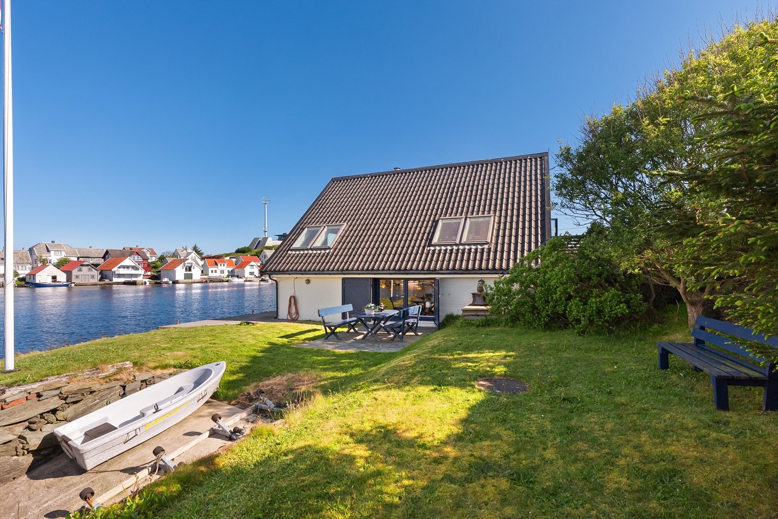 Det er fine uteplasser og god brygge/kai Galleribilde